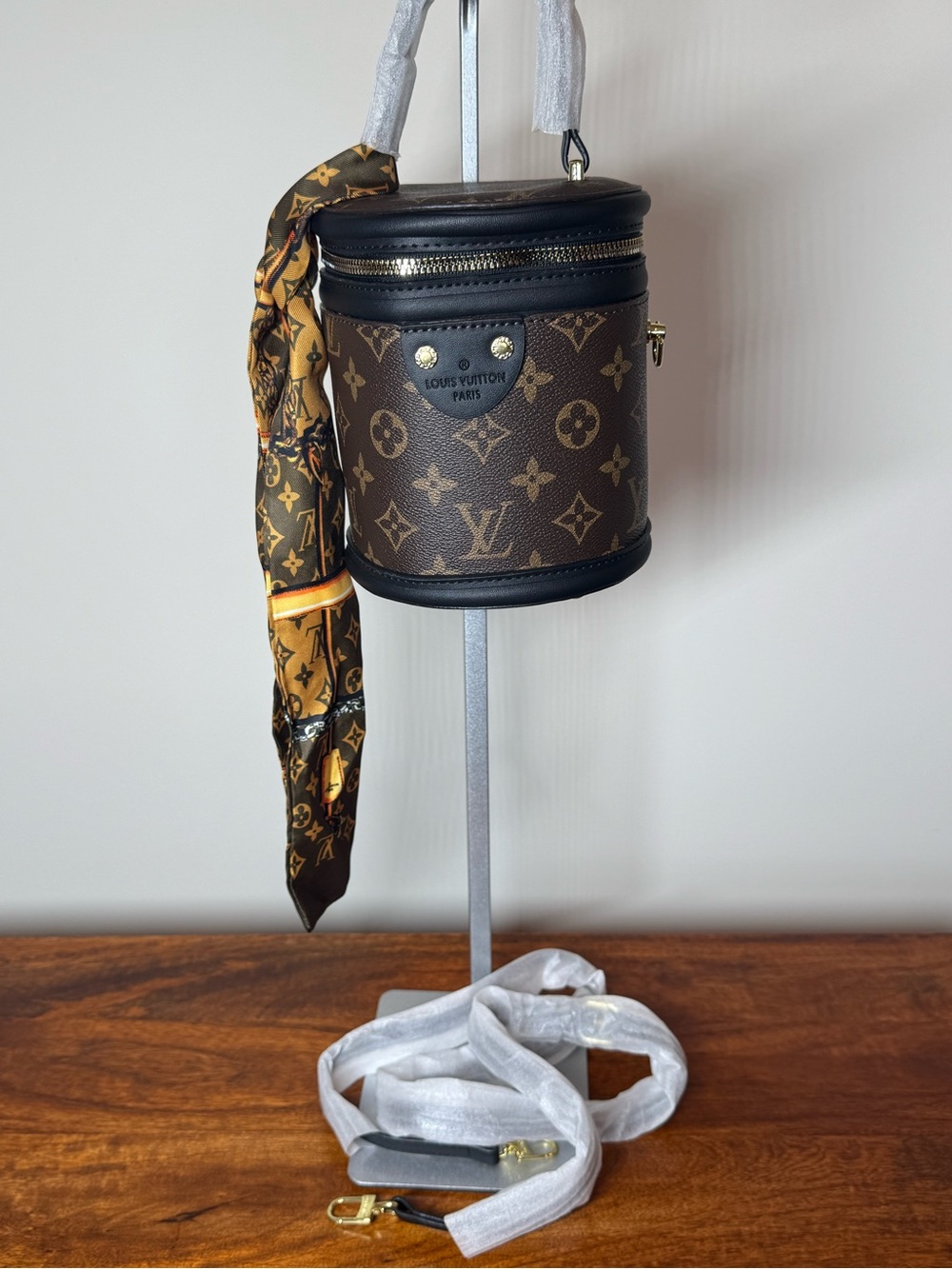 Mini Vanity Bag with Scarf. No Brand. - Picture 3 of 7